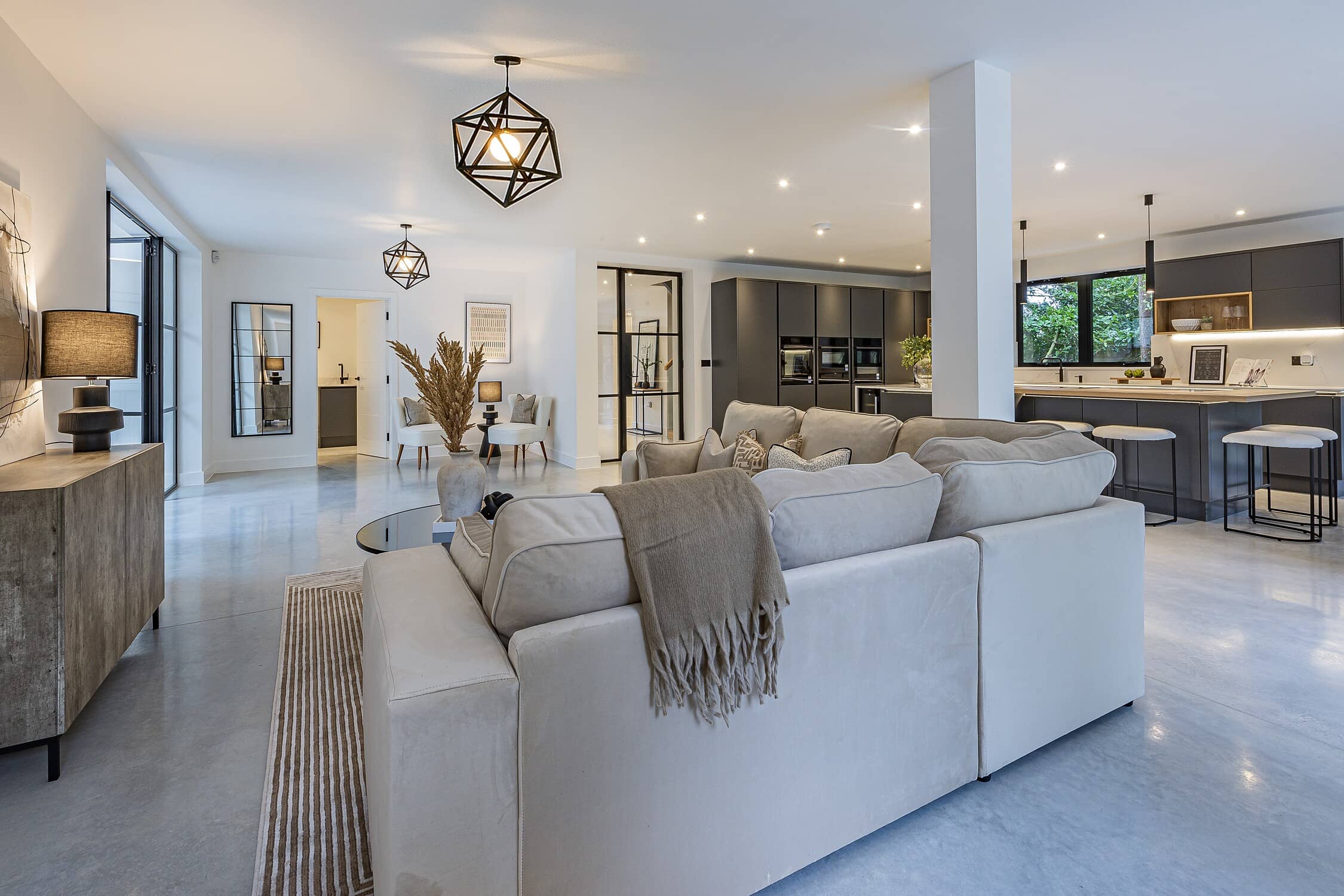 Lovelace luxury openplan, concrete floor, SMS 32